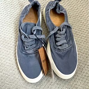 NWT Reserva Slate Gray Canvas lace up sneakers